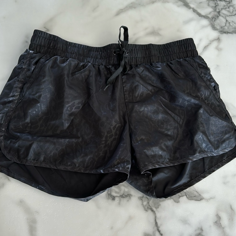 Zyia Leopard Bomber Shorts Size XL Runs super small!!
